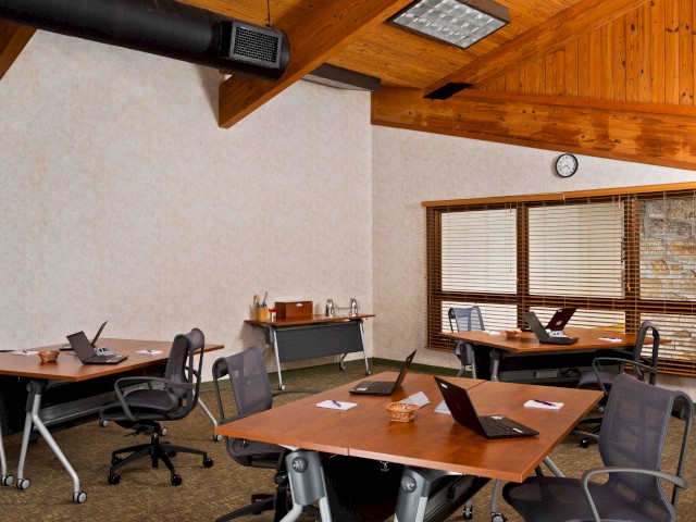 Spruce Room- 408 sq ft